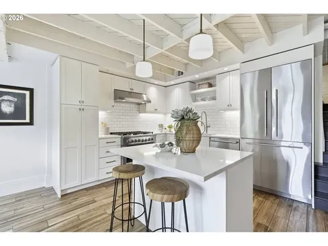 2790 SW Montgomery Drive Portland OR 97201