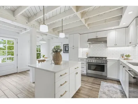 2790 SW Montgomery Drive Portland OR 97201