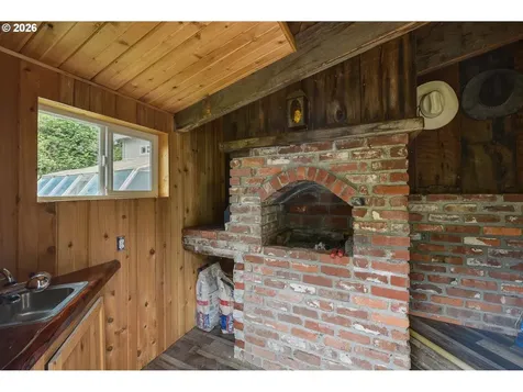96863 Larson Lane North Bend OR 97459