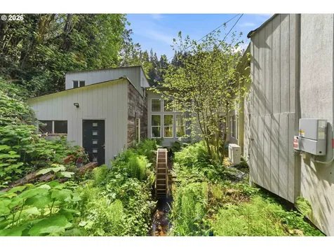 96863 Larson Lane North Bend OR 97459