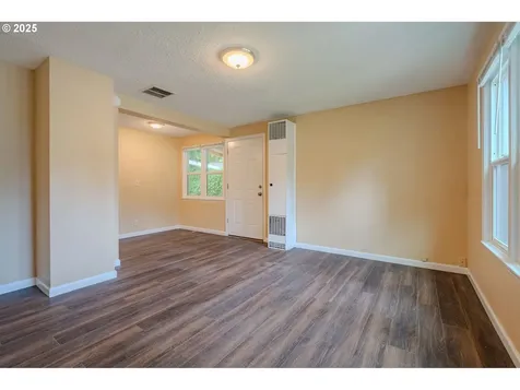 3211 E 17th Street Vancouver WA 98661