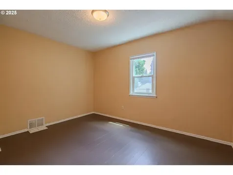 3211 E 17th Street Vancouver WA 98661