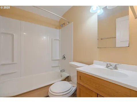 3211 E 17th Street Vancouver WA 98661