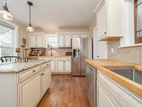 336 N 5th Street Carlton OR 97111