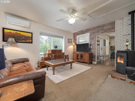 336 N 5th Street Carlton OR 97111