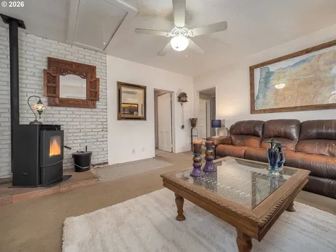 336 N 5th Street Carlton OR 97111