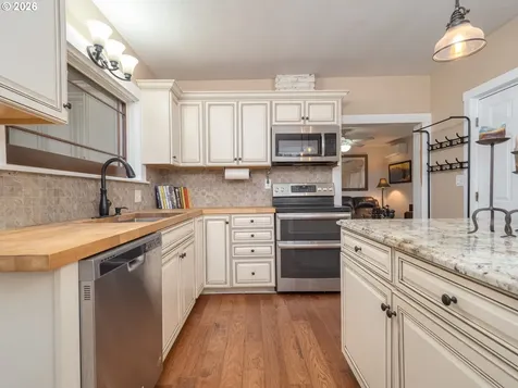 336 N 5th Street Carlton OR 97111