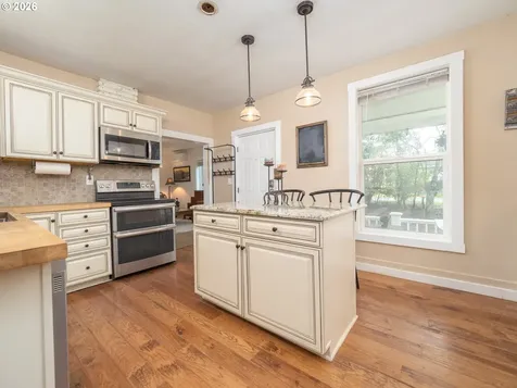 336 N 5th Street Carlton OR 97111