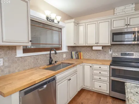 336 N 5th Street Carlton OR 97111