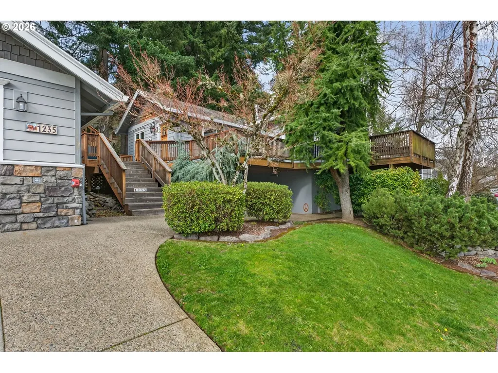 1235 11th Street West Linn OR 97068