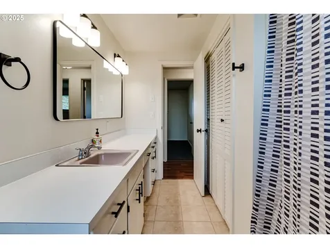 1560 Acacia Avenue Eugene OR 97408