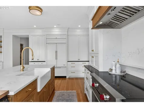 8435 NW Hazeltine Street Portland OR 97229