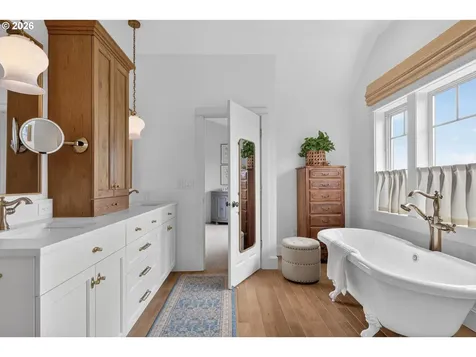 8435 NW Hazeltine Street Portland OR 97229