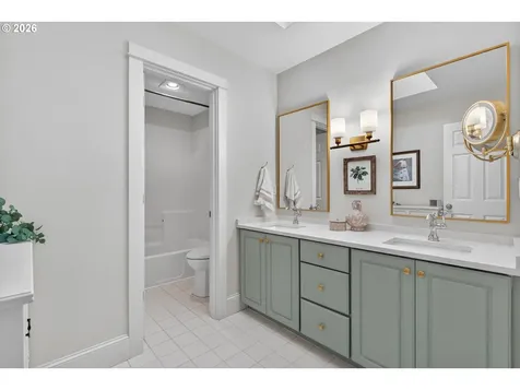 8435 NW Hazeltine Street Portland OR 97229