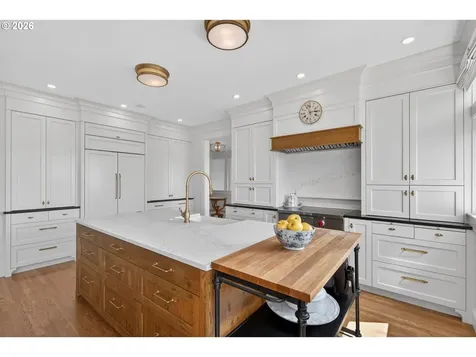 8435 NW Hazeltine Street Portland OR 97229