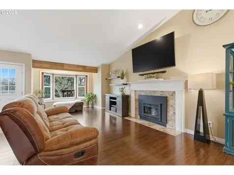1315 High Street Gladstone OR 97027