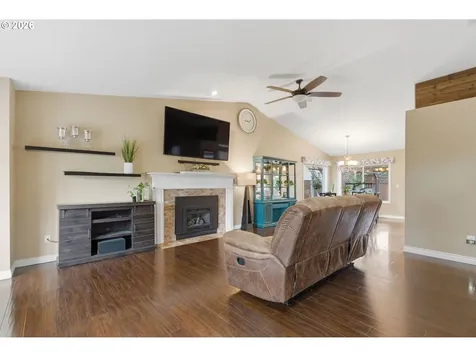 1315 High Street Gladstone OR 97027