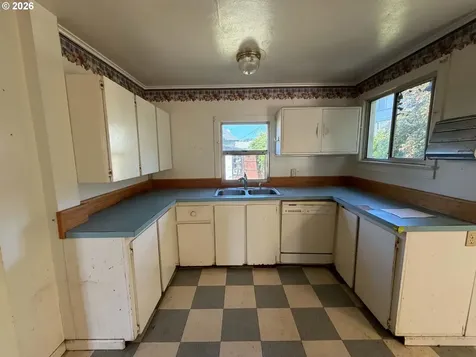 1063 SE Jackson Street Roseburg OR 97470