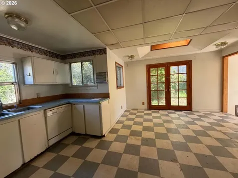 1063 SE Jackson Street Roseburg OR 97470