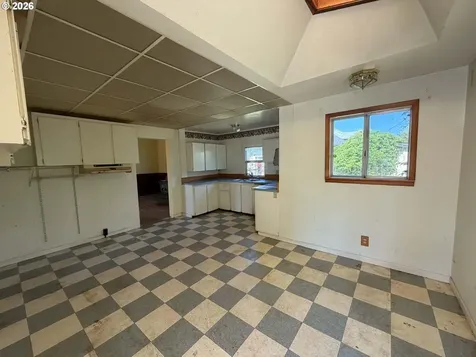 1063 SE Jackson Street Roseburg OR 97470