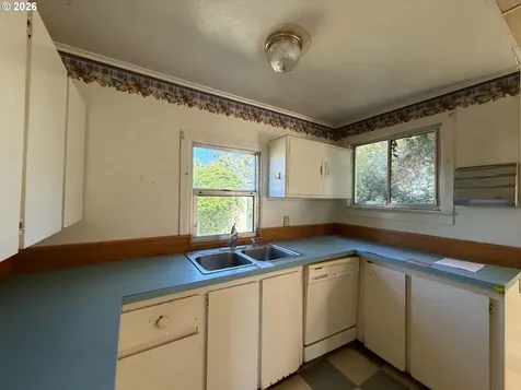 1063 SE Jackson Street Roseburg OR 97470