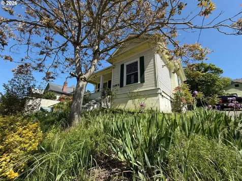 1063 SE Jackson Street Roseburg OR 97470