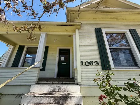 1063 SE Jackson Street Roseburg OR 97470