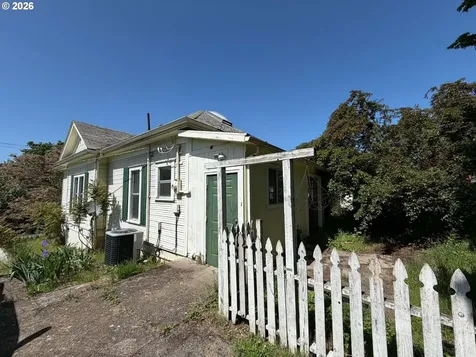 1063 SE Jackson Street Roseburg OR 97470