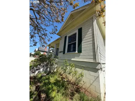 1063 SE Jackson Street Roseburg OR 97470