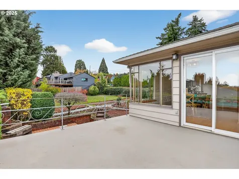 8112 SW 5th Avenue Portland OR 97219