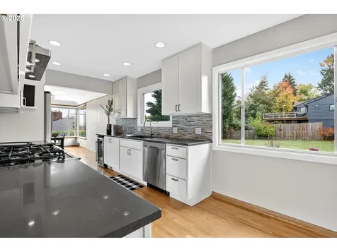 8112 SW 5th Avenue Portland OR 97219