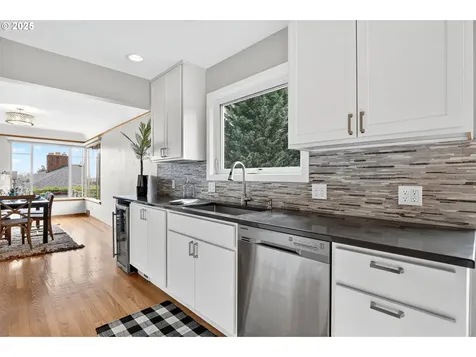 8112 SW 5th Avenue Portland OR 97219