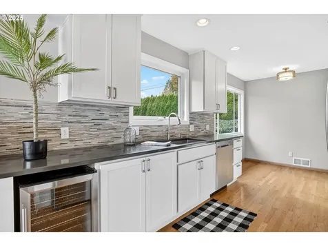 8112 SW 5th Avenue Portland OR 97219