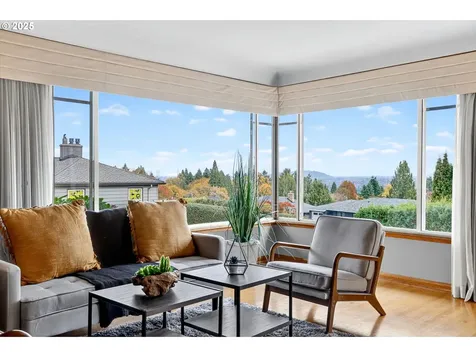 8112 SW 5th Avenue Portland OR 97219