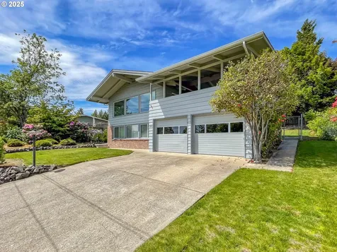 1910 NW Delridge Avenue Roseburg OR 97471