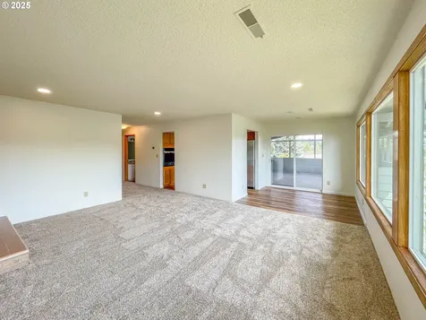1910 NW Delridge Avenue Roseburg OR 97471
