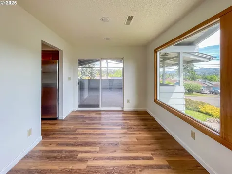 1910 NW Delridge Avenue Roseburg OR 97471