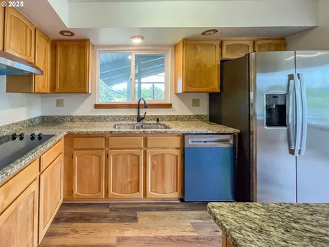 1910 NW Delridge Avenue Roseburg OR 97471