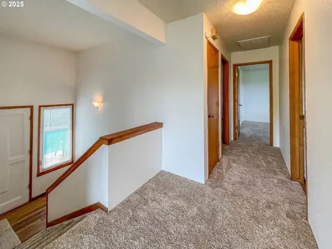 1910 NW Delridge Avenue Roseburg OR 97471