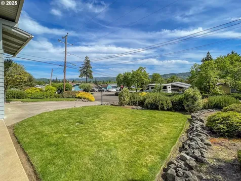 1910 NW Delridge Avenue Roseburg OR 97471