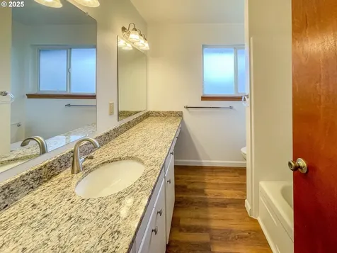 1910 NW Delridge Avenue Roseburg OR 97471