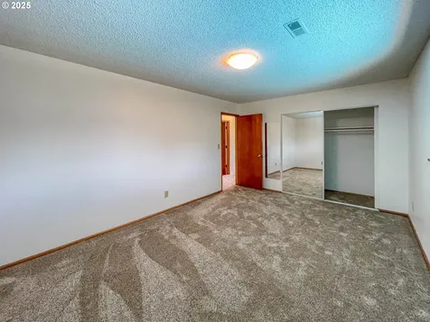 1910 NW Delridge Avenue Roseburg OR 97471