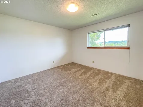 1910 NW Delridge Avenue Roseburg OR 97471