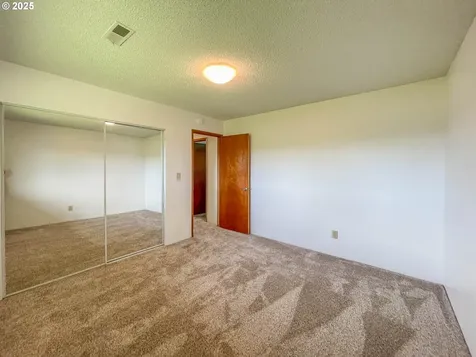 1910 NW Delridge Avenue Roseburg OR 97471