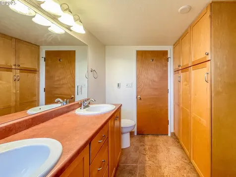 1910 NW Delridge Avenue Roseburg OR 97471