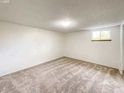 1910 NW Delridge Avenue Roseburg OR 97471