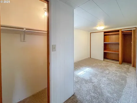 1910 NW Delridge Avenue Roseburg OR 97471
