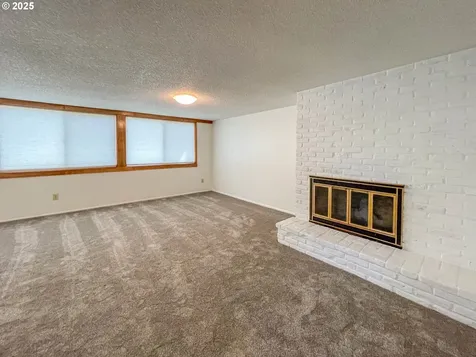 1910 NW Delridge Avenue Roseburg OR 97471