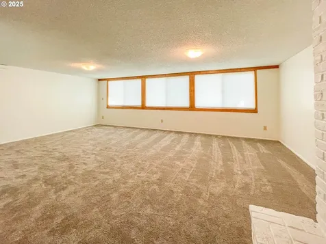 1910 NW Delridge Avenue Roseburg OR 97471