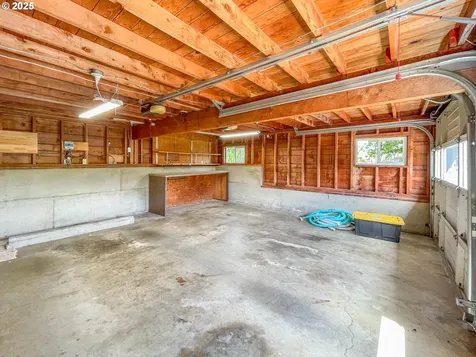 1910 NW Delridge Avenue Roseburg OR 97471